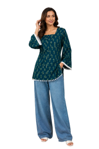 Vastraanii Women's Teal Paisley Print Cotton Top with Square Neck & Lace Detail