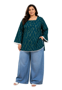 Vastraanii Women's Teal Paisley Print Cotton Top with Square Neck & Lace Detail